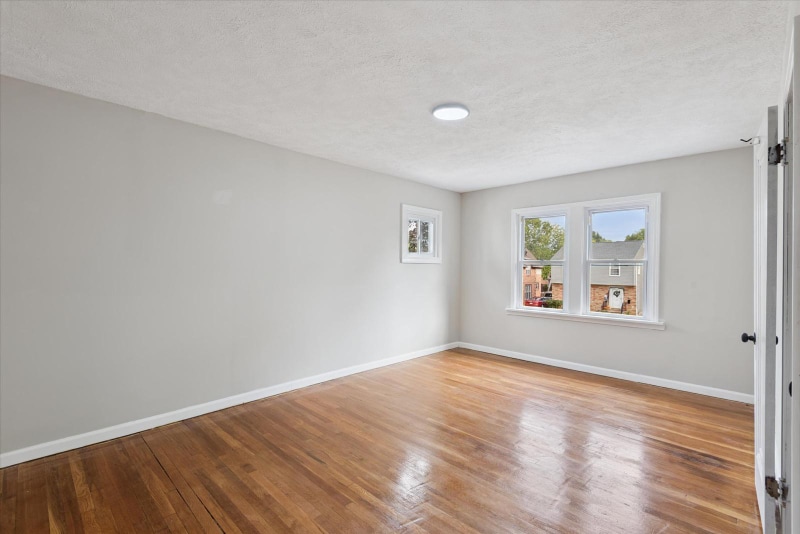 Building Photo - 174 E 196th St