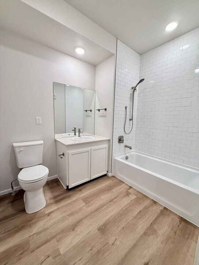 Building Photo - Modern 2-Bedroom Condo in Fort Collins - Bright, Spacious & Move-In Ready