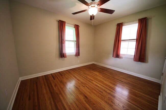 Building Photo - 4317 Sunshine Dr