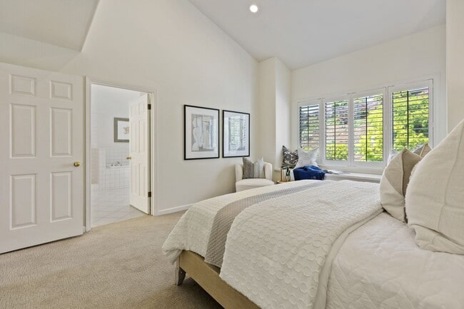 Building Photo - Spacious 4-Story Townhouse with Panoramic ...