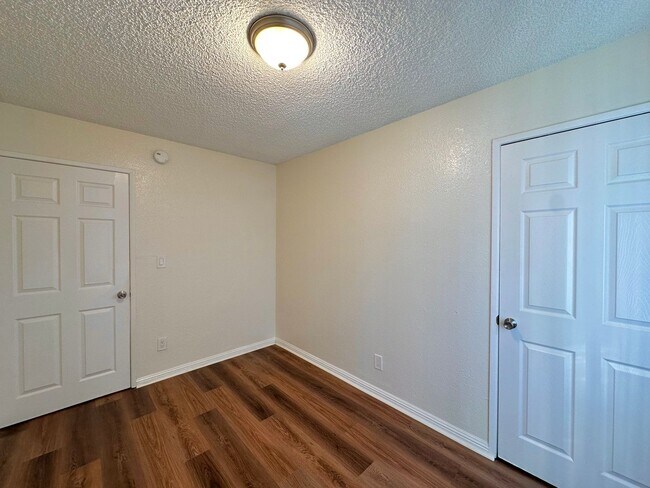 Building Photo - 15Central