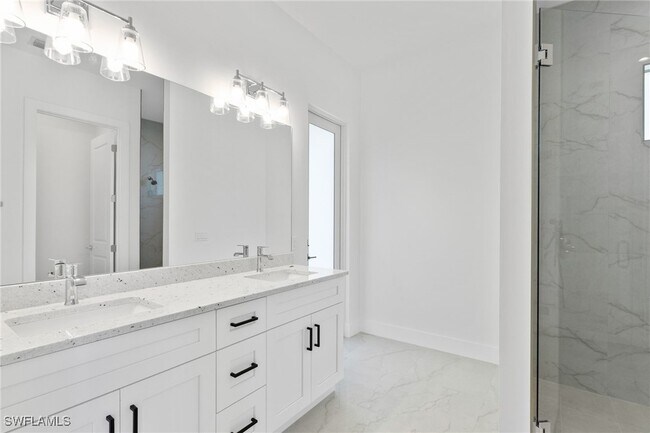 Building Photo - 1081 Desoto Blvd S