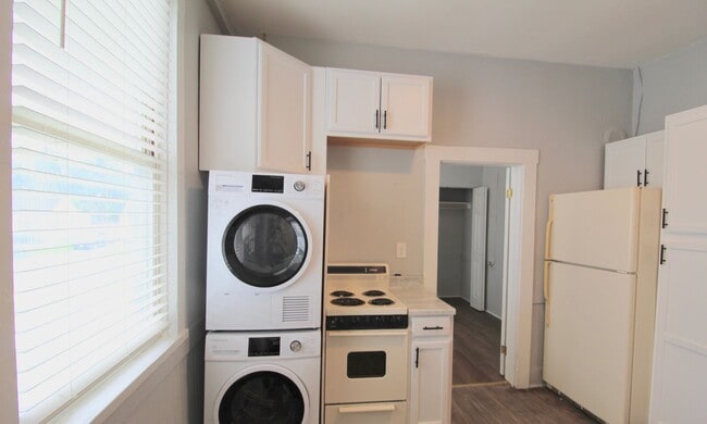 Building Photo - New lower price – Fully Renovated 2 Bed / 1 Bath Apartment in Elkton