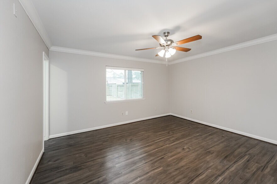 Building Photo - 2839 Canary Ln