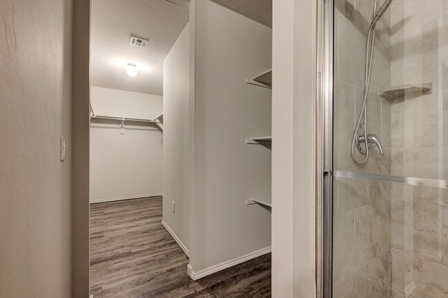 Building Photo - Gorgeous 4 Bed 2 Bath Home in Heart Of Mustang!!