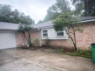 Building Photo - 23918 Farm Hill Dr