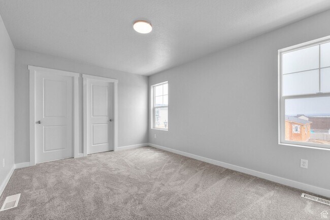 Building Photo - 6757 E Lakeside Dr