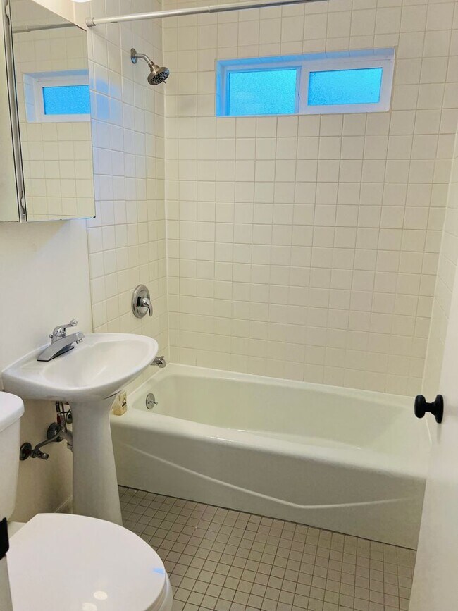 Building Photo - 3 Bedroom/1 Bath Bungalow in Woodstock neighborhood