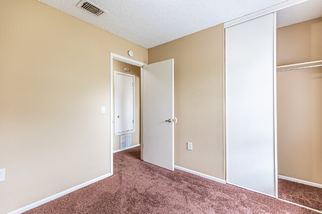 Building Photo - 14719 Highland Peak