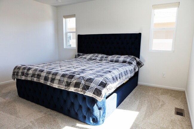 Building Photo - 2327 Prairie Smoke Dr