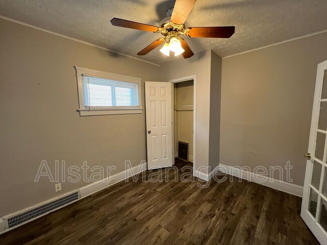 Building Photo - 3268 W 84th St