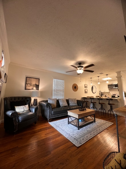 Building Photo - 417 1st St S