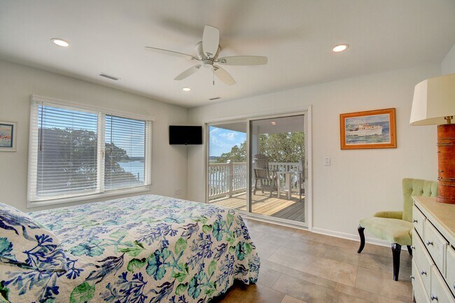 Building Photo - Seasonal Rental: Total Relaxation with Sou...