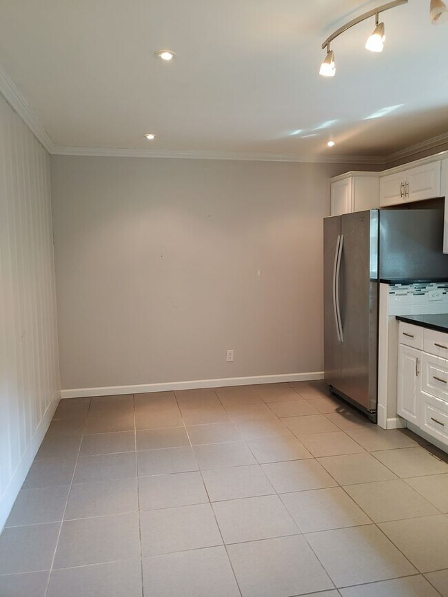 Building Photo - 1390 Park Ave NW