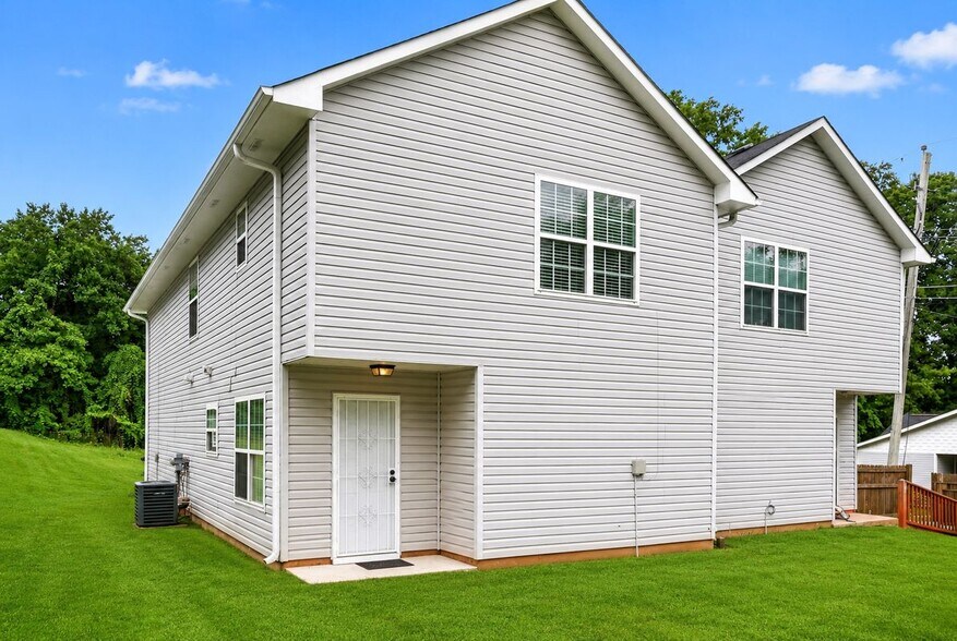 Building Photo - 312B Louise Lane, B