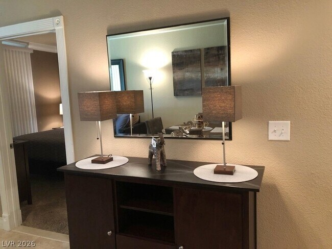 Building Photo - 220 E Flamingo Rd