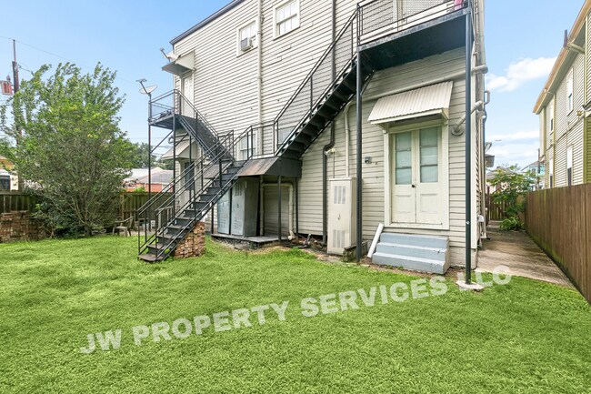 Building Photo - 2332 Ursulines Ave