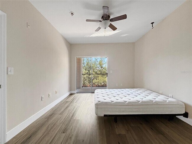 Building Photo - 2025 Erving Cir