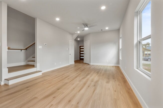 Building Photo - 1222 E 33rd St