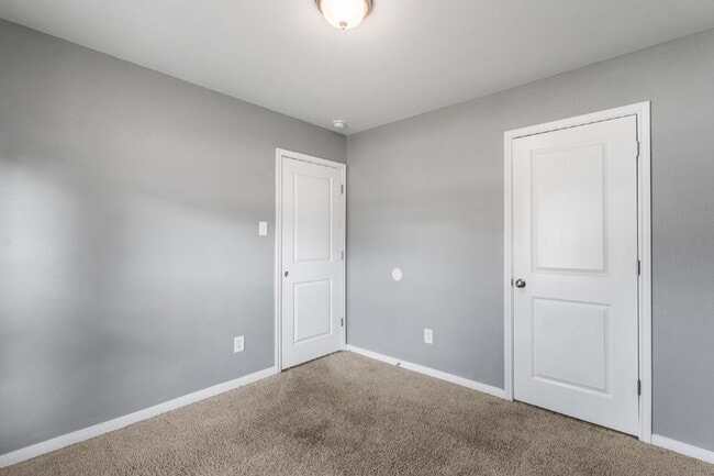 Building Photo - Your next home is waiting!