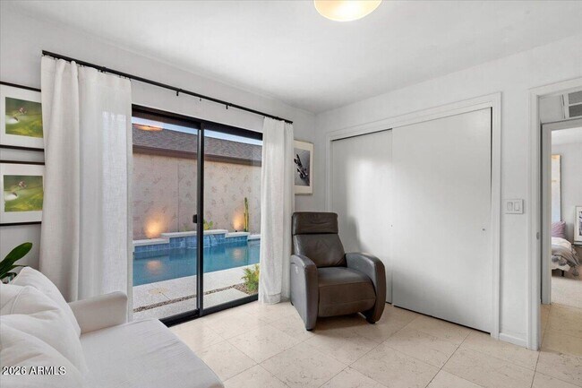 Building Photo - 7922 E Crestwood Way