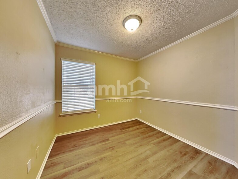 Building Photo - 3207 Athens Dr