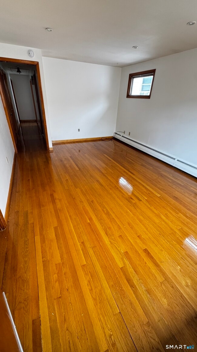 Building Photo - 156 Putnam Ave