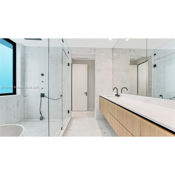 Building Photo - 345 W 46th St