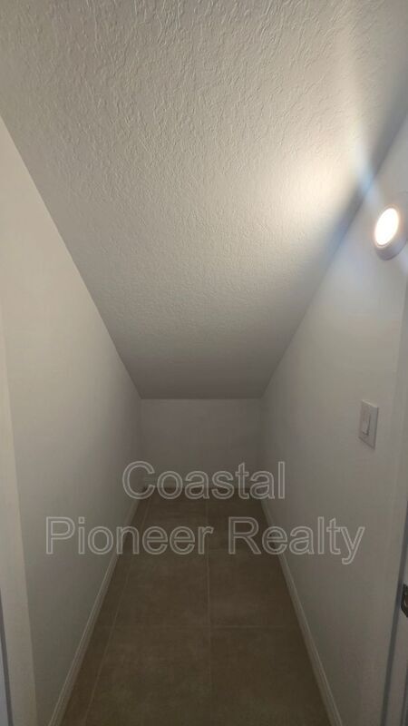 Building Photo - 233 Aquamarine Ln