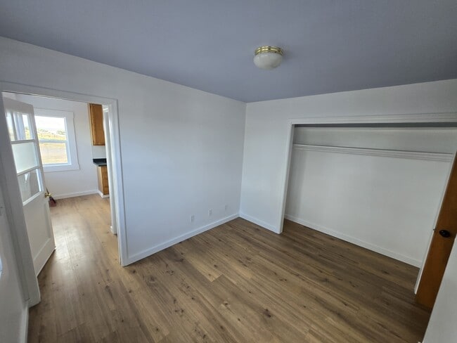Building Photo - 11 Ball Ln
