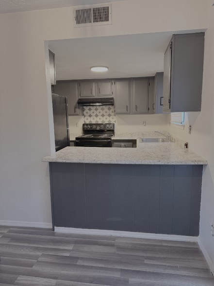 Building Photo - 1013 Dickerson Dr SE