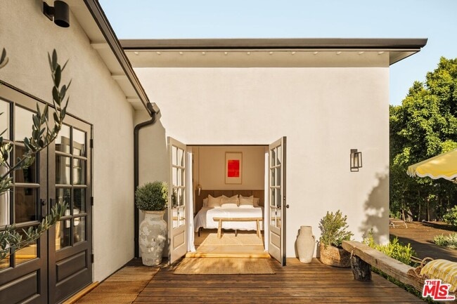 Building Photo - 11476 La Maida St