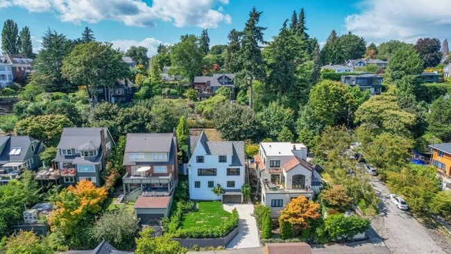 Building Photo - 4Bd/1.75Ba Seattle House