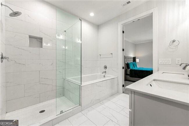 Building Photo - 6890 Peachtree Dunwoody Rd