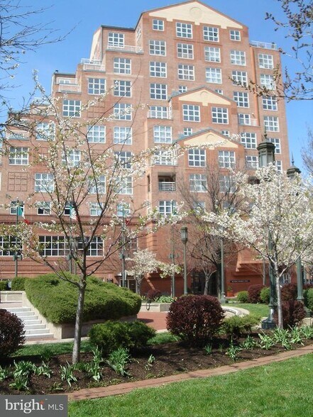 Building Photo - 250 President St
