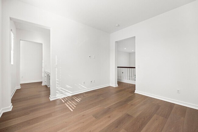 Building Photo - 2556 Pearblossom St