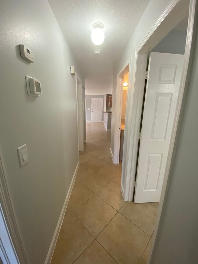 Building Photo - 7607 S Sherrill St