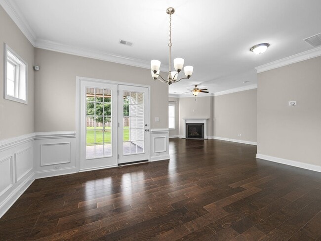Building Photo - Beautiful 4 BR, 2 BA Home, 2 Car Garage wi...