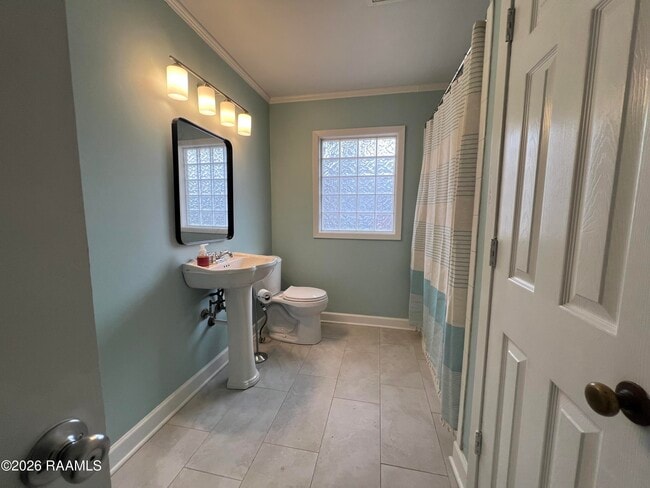 Building Photo - 215 Stephens St