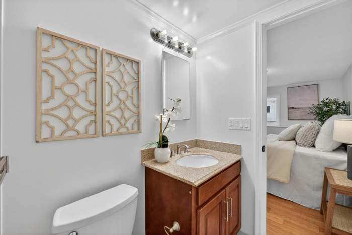 Building Photo - 876 N Mayfair Ave