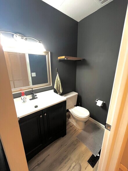 Building Photo - 1706 Palm Dr