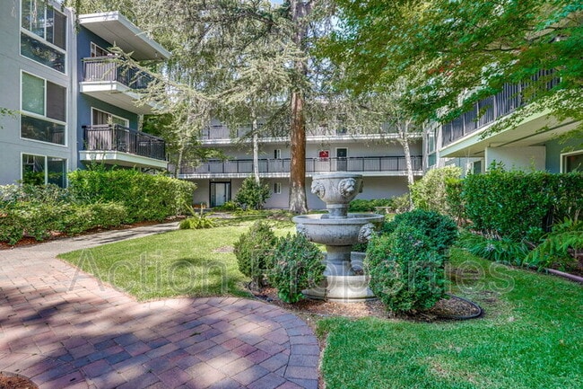 Building Photo - 181 Del Medio Ave