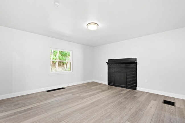 Building Photo - Stunning 5 bedroom home in Mt. Washington available June 1!