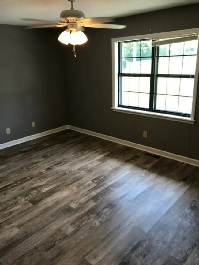 Building Photo - Briarwood Apartments