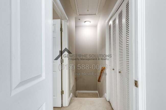 Building Photo - 1012 McKenna Dr