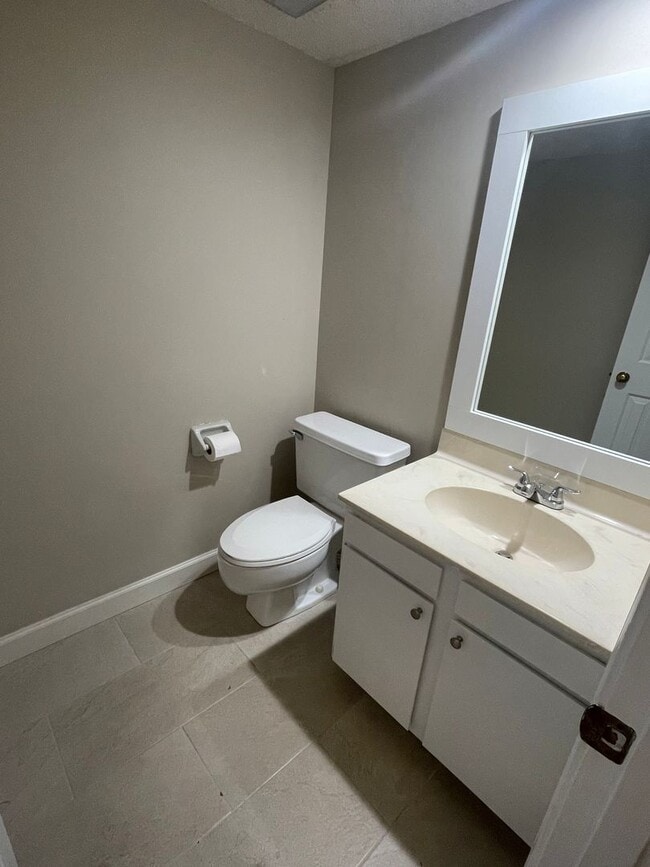 Building Photo - 3BD/2BA Townhouse Located in the Heart of East Memphis