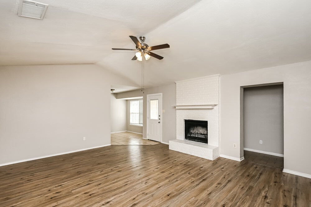 Building Photo - 428 Guadalupe Dr