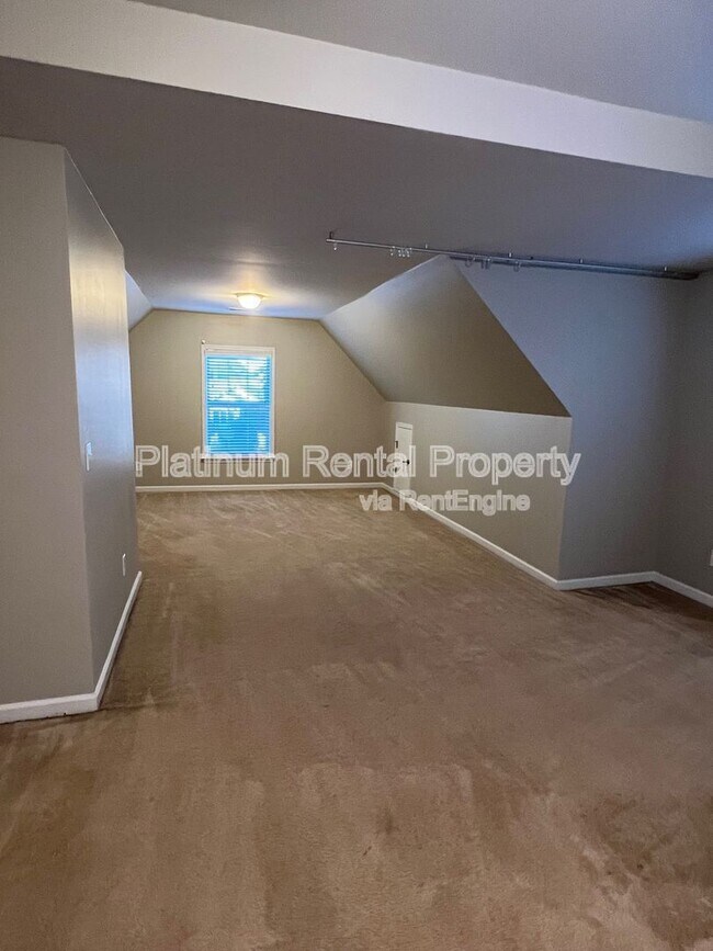 Building Photo - 7170 Belcrest Dr