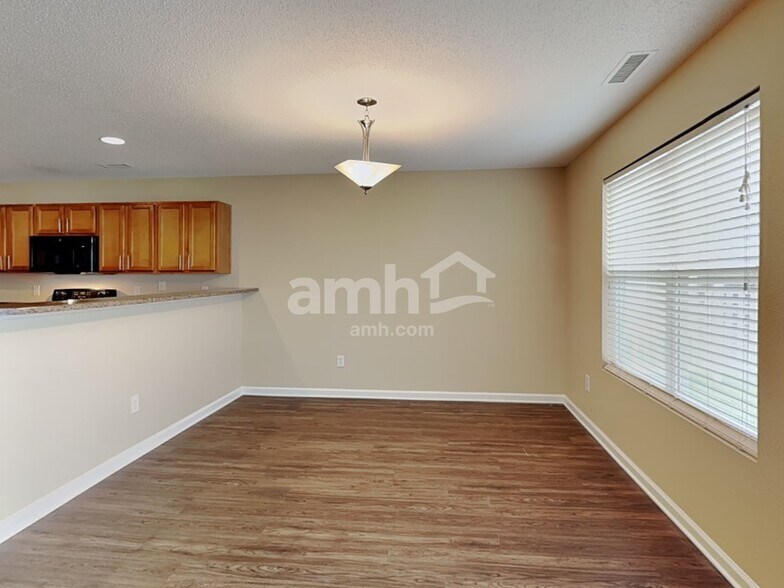 Building Photo - 897 Sunvista Dr