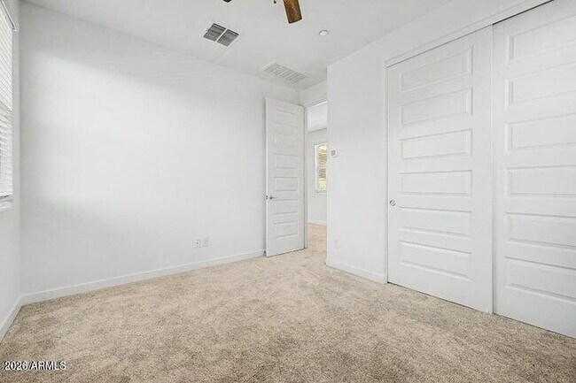Building Photo - 670 S Owl Dr